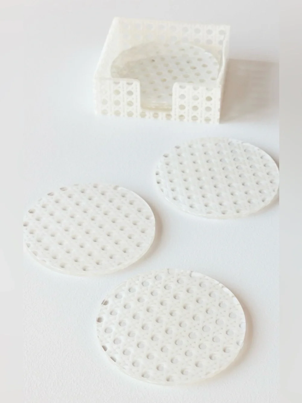 Kim Seybert White Reed Coaster Set of 6 - Picture 7 of 7